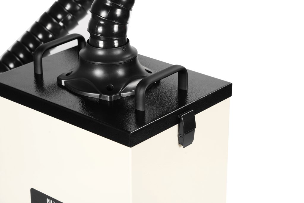 MN01 top handles and lid latch