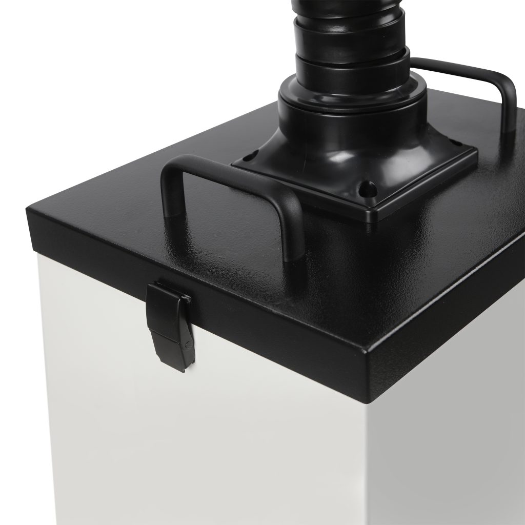 MN02 top handles, hose connection and cover latch
